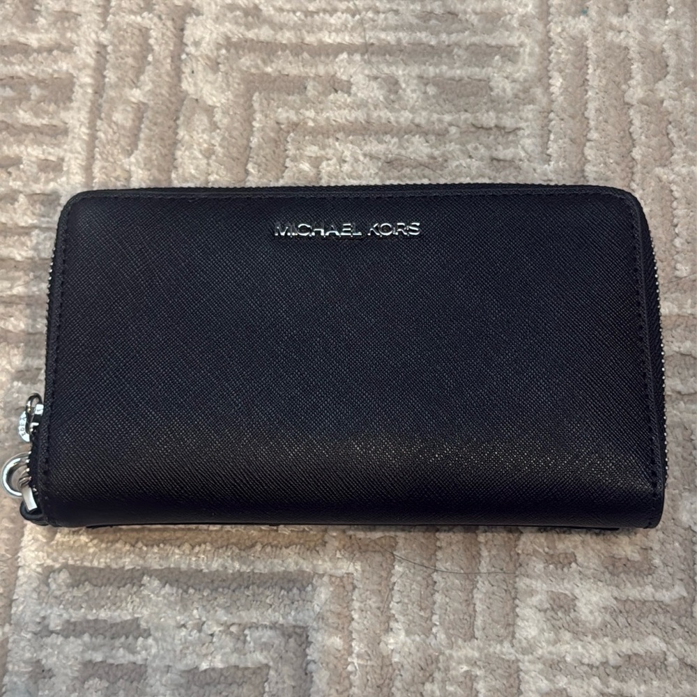 Jet Set Large Leather Smartphone Wristlet Wallet